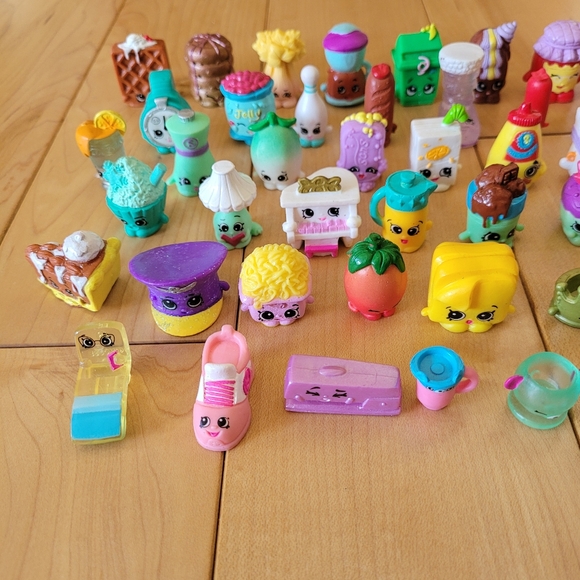 60 Shopkins (lot 2) - Picture 2 of 3